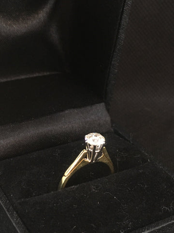 18ct Gold Diamond Solitaire Ring