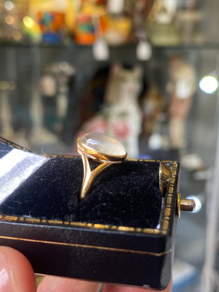 Antique 18ct Gold Moonstone Cabochon Ring