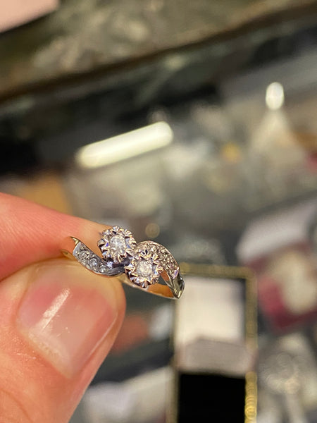 9ct Gold Crossover Diamond Ring