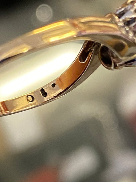 9ct Gold Crossover Diamond Ring