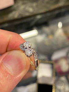 9ct Gold Crossover Diamond Ring