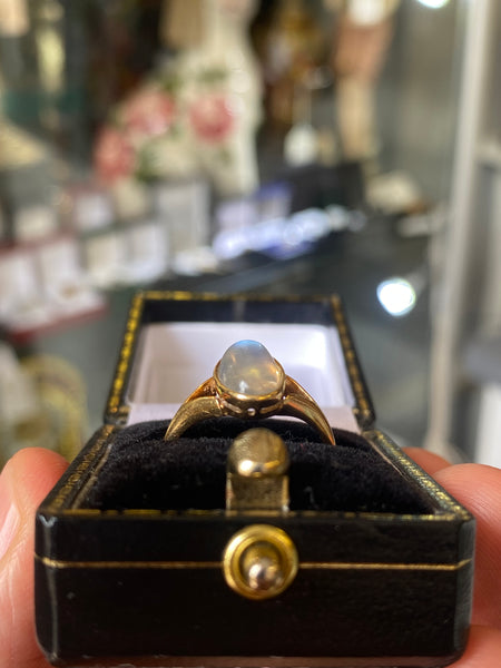 Antique 18ct Gold Moonstone Cabochon Ring