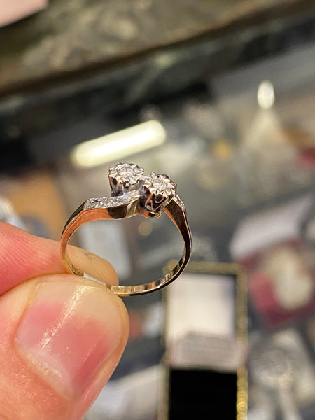 9ct Gold Crossover Diamond Ring