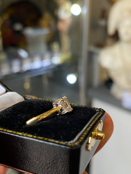 18ct Gold Baguette Cut Diamond Solitaire Ring