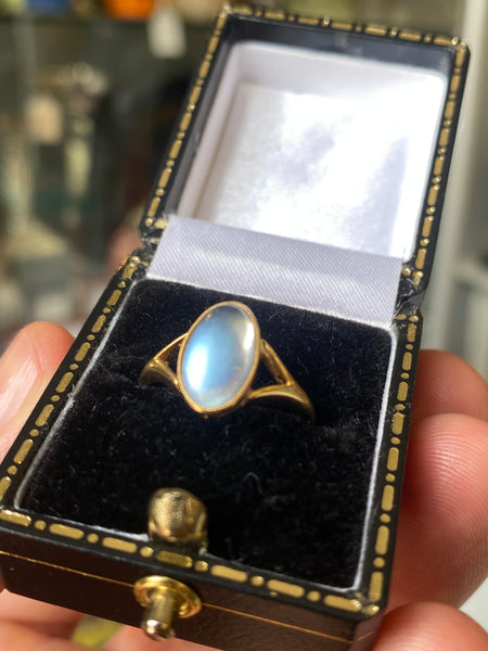 Antique 18ct Gold Moonstone Cabochon Ring