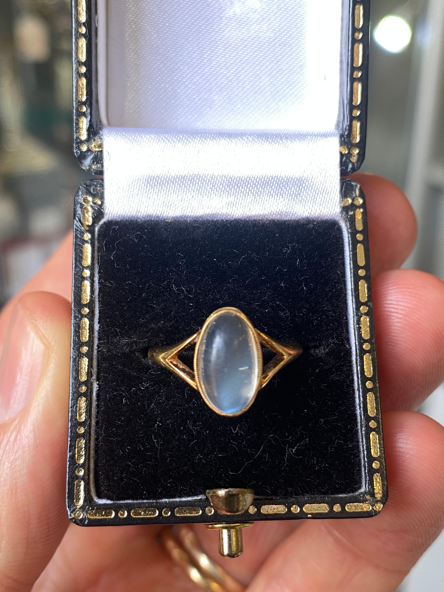 Antique 18ct Gold Moonstone Cabochon Ring