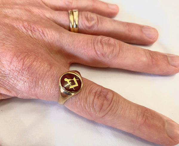 Vintage 9ct Gold & Carnelian Masonic Signet Ring