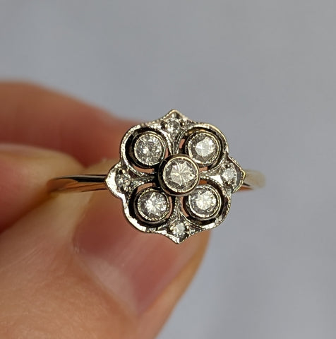 Vintage 18ct Gold Diamond Ring Size Q