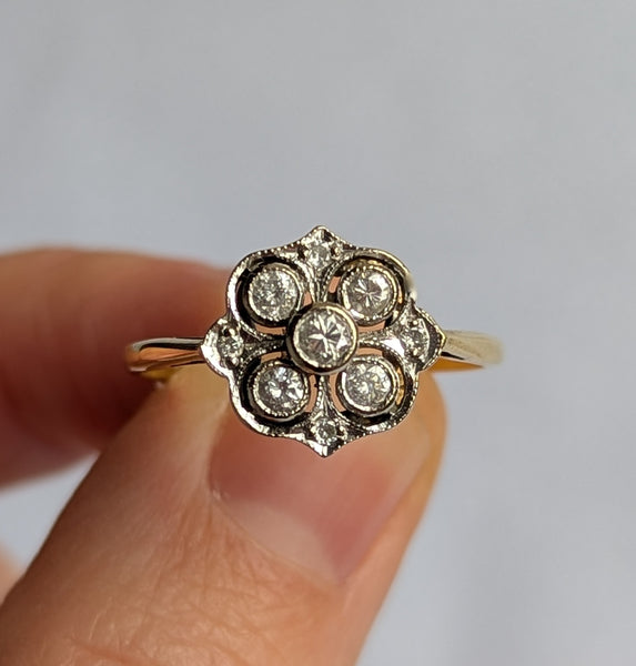 Vintage 18ct Gold Diamond Ring Size Q