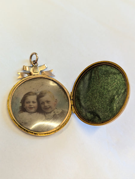 Antique 9ct Gold & Diamond Locket with Bow 1913