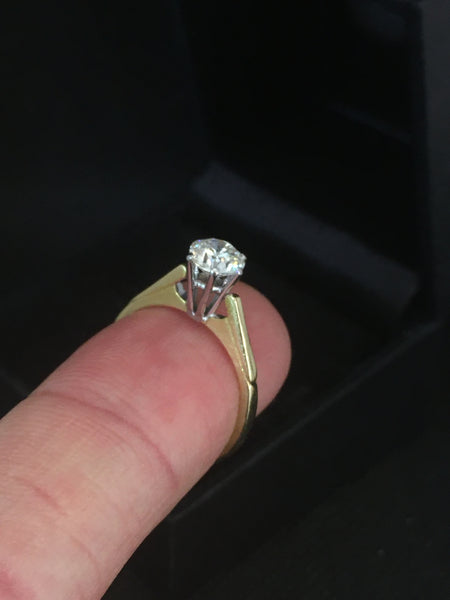 18ct Gold Diamond Solitaire Ring